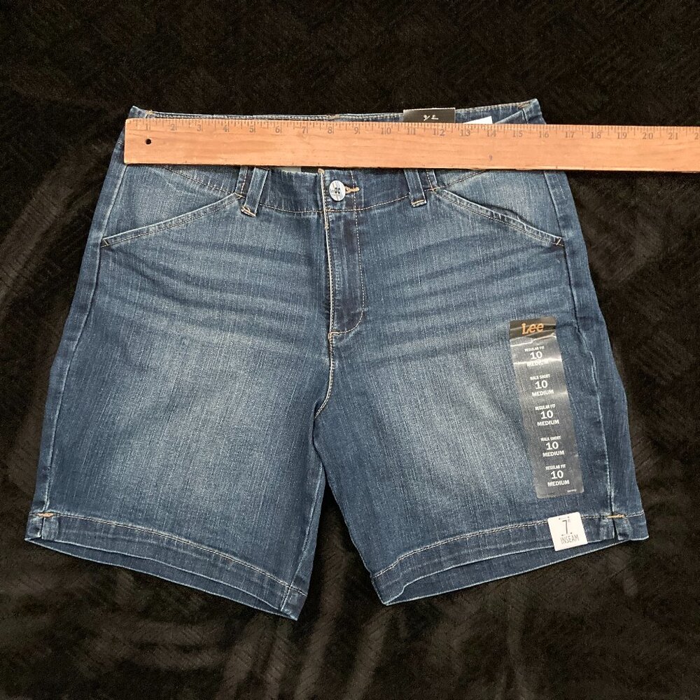 Lee Women's Regular Fit Chino Walkshorts: EXPEDITION: 10:M 7'' Inseam NWT Shorts - Picture 8 of 11